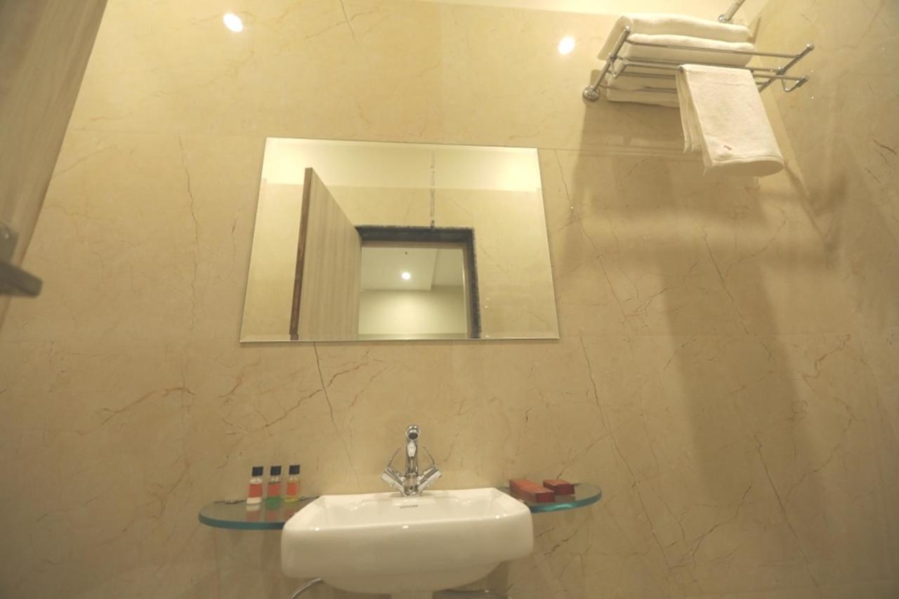 Pine Regency - Aravali'S Peak View Hotel Udaipur Exterior photo